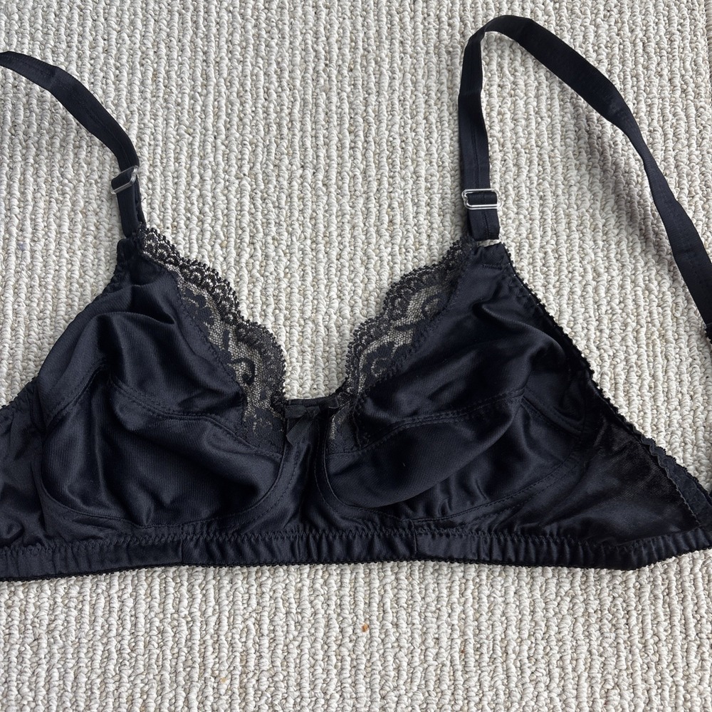 Vintage The Lovable Company Bra 36B Black Satin Polyester Wireless Bra
